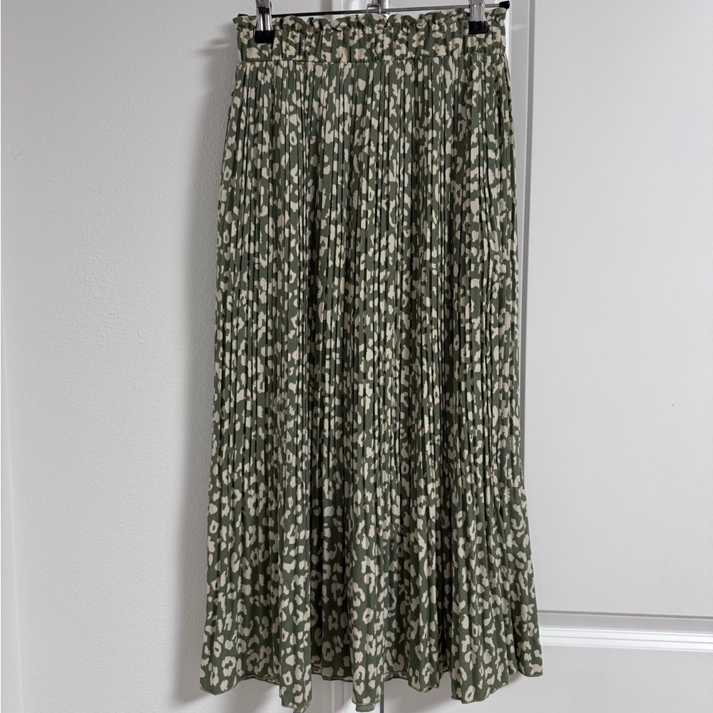 Pleated Leopard Print Midi Skirt